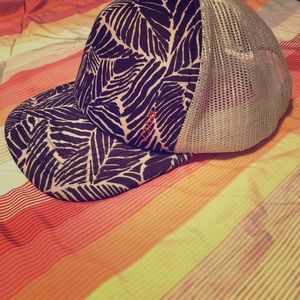 Women’s SnapBack trucker style RVCA hat